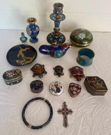 Themacollectie - Objecten / Sieraden met cloisonné-email /