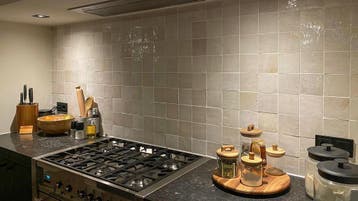 De Zellige in de kleur off-white is een handgemaakte tegel, Nieuw, Minder dan 20 cm, Minder dan 20 cm, 10 m² of meer