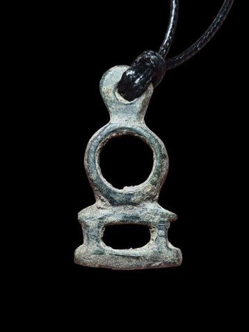 Keltisch Brons, Stunning & Rare Shape Talisman Hanger