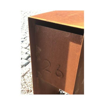 Geroba Carta vrijstaande brievenbus - cortenstaal, Tuin en Terras, Brievenbussen, Verzenden, Nieuw