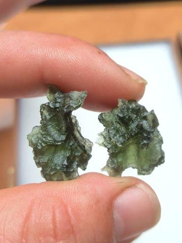Moldavieten uit Chrášany, Zuid-Bohemië - Hoogte: 27 mm -