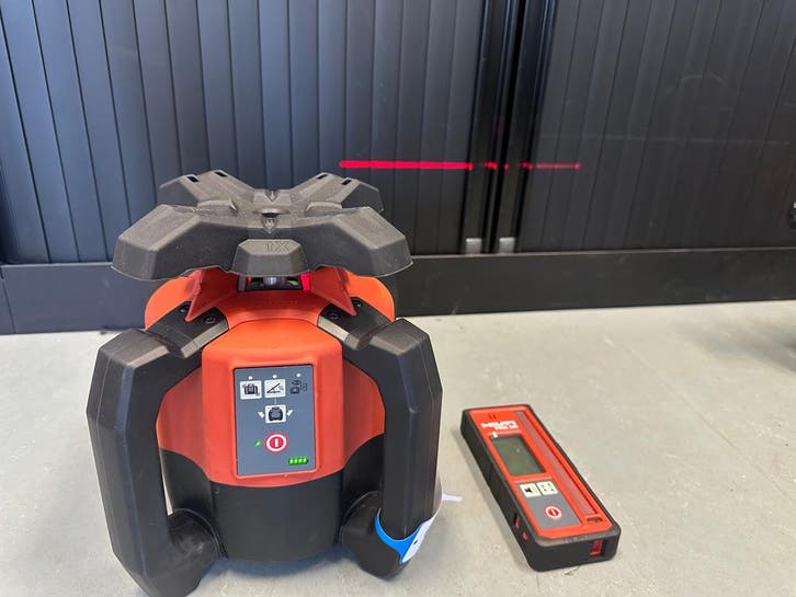 Hilti PR 30-HVS roterende laser + PRA 20 ontvanger, Doe-het-zelf en Verbouw, Gereedschap | Overige machines, Gebruikt, Ophalen of Verzenden