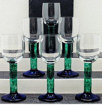 |- (6) x *Design-Weingläser der Studioglashütte Glashagen*