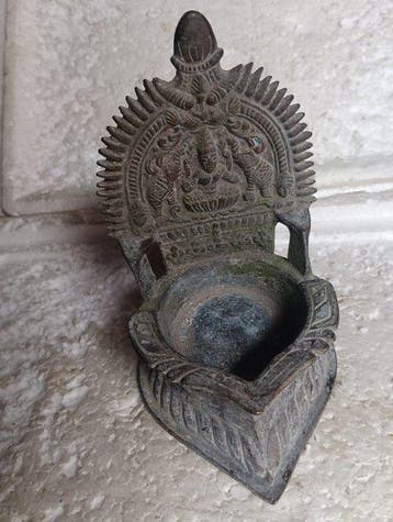 Indische traditionele bronzen Lakshmi-olielamp - Koper -, Antiek en Kunst