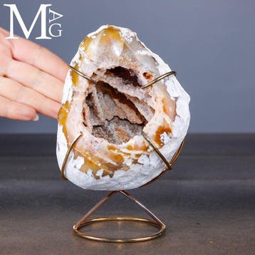 Natuurlijke mineralengeode met prachtige kristallisatie aan, Verzamelen