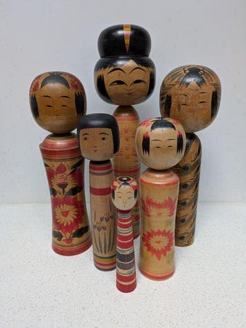 Een schitterende set vintage Kokeshi in verschillende, Antiek en Kunst