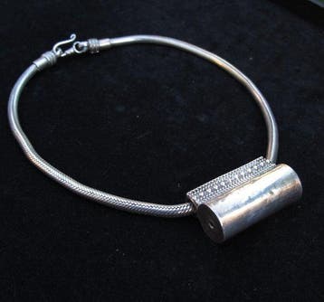 Zilveren collier-amulet uit Rajasthan - India - Debuut