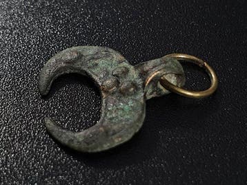 Viking periode Brons Lunula Vrouwen Viking-amulet (Zonder