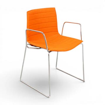Arper Catifa 46 vergaderstoel, oranje - loop frame, Huis en Inrichting, Stoelen, Ophalen of Verzenden, Gebruikt, Overige kleuren