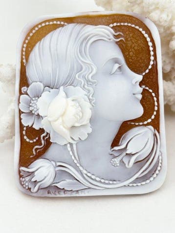 CASSIS MADAGASCARIENSIS Cameo - handgesneden camee