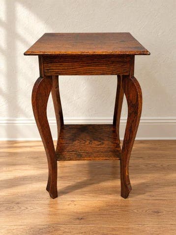 Sierlijke Art Deco bijzettafel – warme houttekening, gebogen