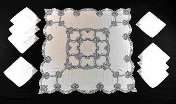 Brugs kantklos - Tafelkleed (9) - 160 cm - 160 cm - + 8, Antiek en Kunst