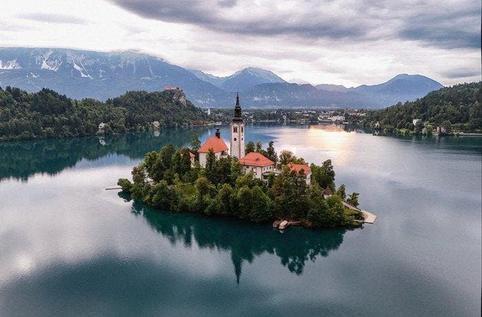 Viktoria Farkas - Floating Island - XXL, Antiek en Kunst, Kunst | Designobjecten