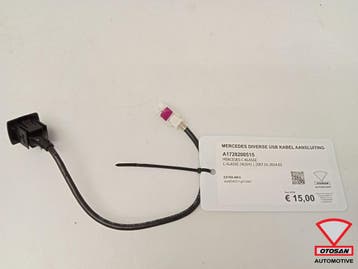 Mercedes Diverse USB Kabel Aansluiting A1728200515, Ophalen, Gebruikt, Mercedes-Benz