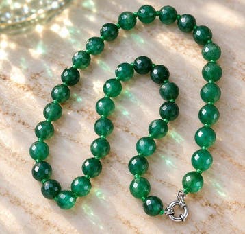 Ketting met Braziliaanse smaragden - 9 mm facetten kralen -