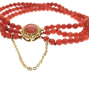 Bloedkoraal kralen armband met gouden slot (Schakelarmband), Gebruikt, Ophalen of Verzenden, Met edelsteen, Goud