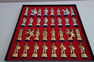 Schaakspel - Afwerking: zilver-brons. Messing
