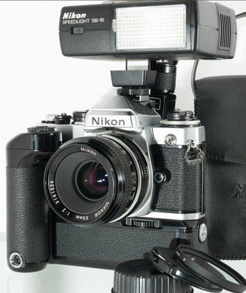 Nikon FE with Nikkor 50mm f/2 Ai, Motor Dribe, Angle Finder,, Nieuw