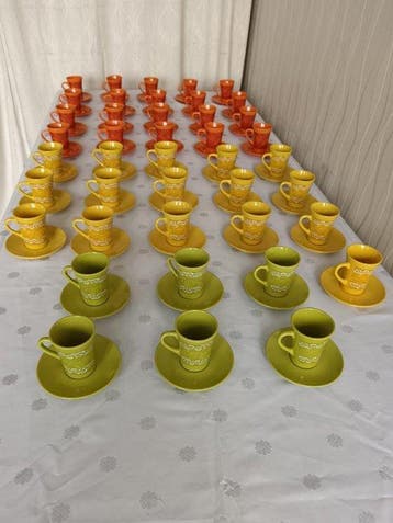Koffie- en theeservies (84) - Keramiek, Porselein - Koffie-