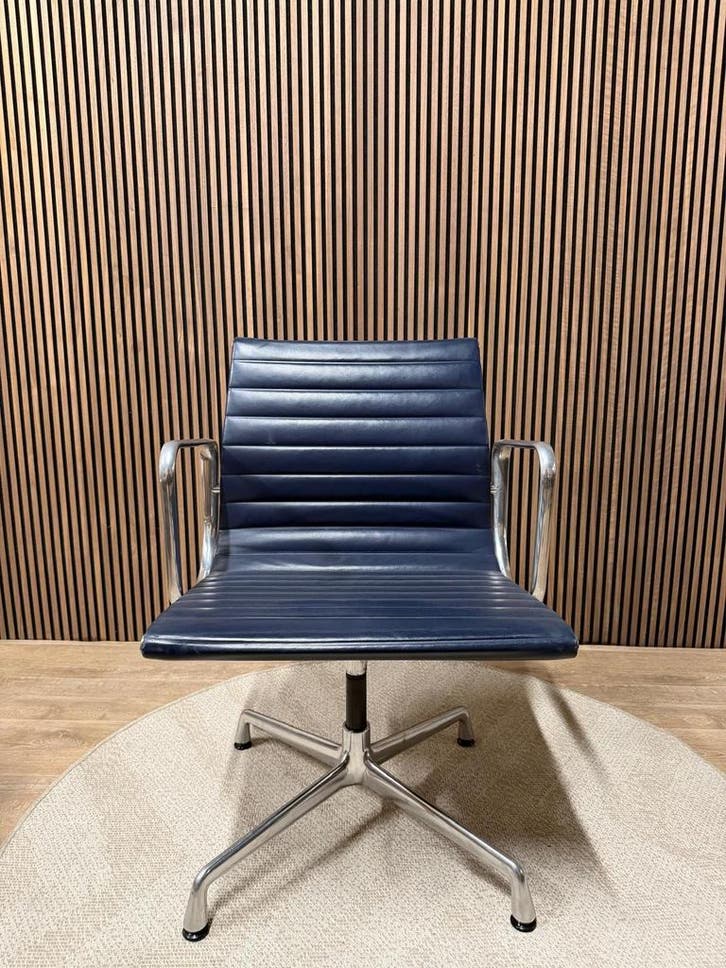 Vitra Eames Ea 117 (Blauwleer) - Meerdere Stuks Beschikbaar!, Huis en Inrichting, Bureaustoelen, Bureaustoel, Zo goed als nieuw