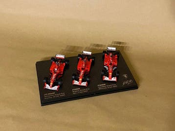 Hot Wheels 1:43 - Modelauto - FERRARI F 1 2000 + F 1 2001 +, Nieuw