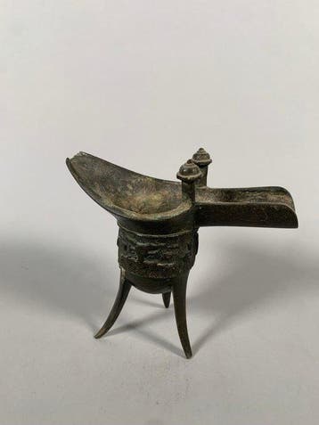 Oud-Chinees, Ming-dynastie Brons Driepotige coupé Jue - 18, Verzamelen