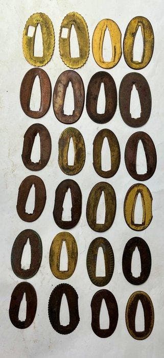 Antieke Japanse 24-sepa-set voor katana, zwaard, wakizashi