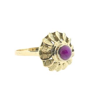 Vintage gouden florale ring met robijn, Gebruikt, Ophalen of Verzenden, Kleiner dan 17, Met edelsteen