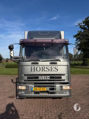 Prachtige Iveco 5-paards paardenvrachtwagen! Living), Ophalen, Zo goed als nieuw, Polyester, 2-paards trailer