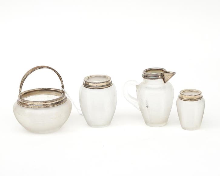 Een vier-delig draadglazen roomstel met zilveren monturen, Huis en Inrichting, Keuken | Servies, Gebruikt