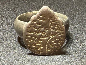 Middeleeuwen, kruisvaardersperiode Zilver Uitstekende ring, Antiek en Kunst