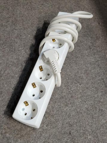 Kaiser stekkerdoos 6 aansluitingen, wit, Doe-het-zelf en Verbouw, Ophalen, Nieuw
