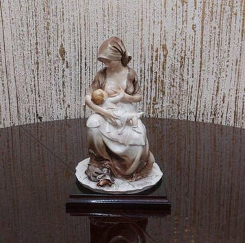 Giuseppe Armani, Capodimonte - Beeldje - sculpture Mère, Antiek en Kunst, Antiek | Glas en Kristal