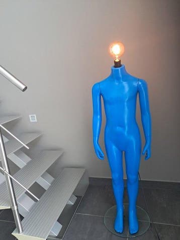 Mannequin - Unieke pop-art designlamp – - Hars, Antiek en Kunst, Curiosa en Brocante