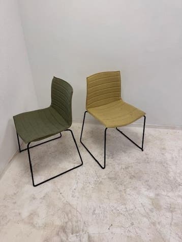 Gebruikte Arper Catifa 46 design 4-poot stoel stapelbaar, Werkplek, Ophalen of Verzenden, Gebruikt, Stoel