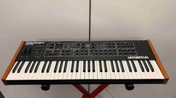 Sequential Prophet REV2 8 voice showroom € 1930,- VERHUIS26, Ophalen of Verzenden, Nieuw