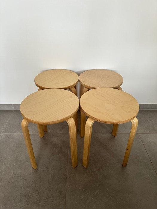 IKEA - Kruk - Frosta - Berkenhout - Vier Kleine Kruisen,, Antiek en Kunst, Antiek | Meubels | Stoelen en Banken