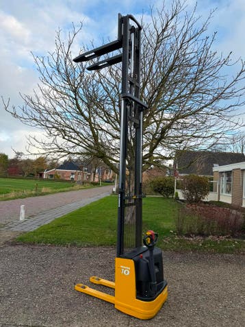 Nette Komatsu stapelaar 1000kg 4.39m hefhoogte, Verzenden, Gebruikt