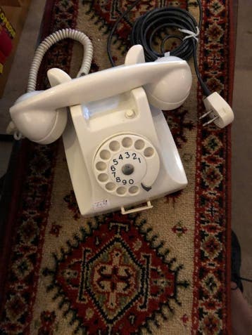 Wit bakeliet telefoon met draaischijf, Antiek en Kunst, Ophalen