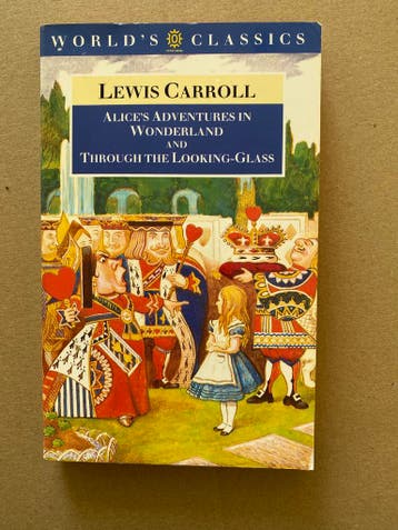 Alice in Wonderland - Through the looking Glass + tekeningen, Ophalen of Verzenden, Zo goed als nieuw