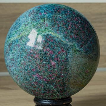 Ruby in Kyanite Qaulity sphere Kristal - Hoogte: 10.3 cm -
