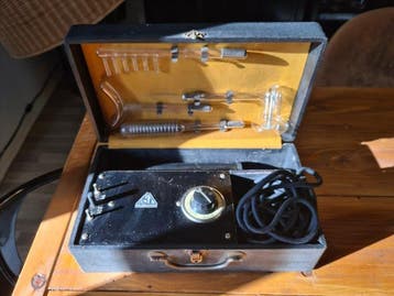 Electro-Therapy Apparatus - Glas, Antiek en Kunst
