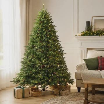 Kunstkerstboom met LED-verlichting en dennenappels - 210 cm, Verzenden, Nieuw