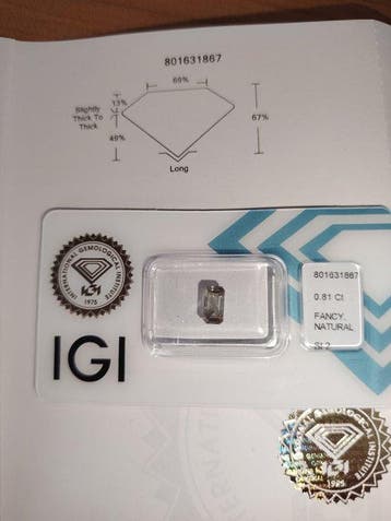 1 pcs Diamant (Natuurlijk gekleurd) - 0.81 ct - Smaragd -, Nieuw