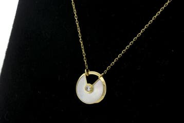 Cartier Amulette de Cartier 18 Karaat Geelgoud Pearl Small, Ophalen of Verzenden, Zo goed als nieuw, Met hanger, Goud