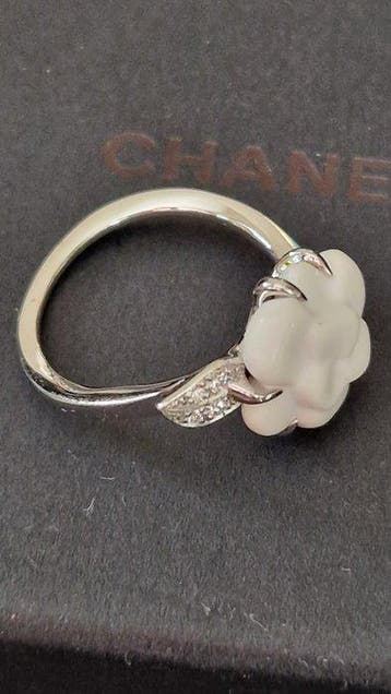 Chanel - Cocktailring - 18 karaat Witgoud Chalcedoon -