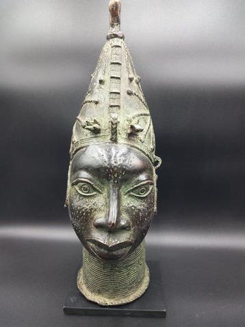 Hoofd van de koningin-moeder in de stijl van Oba - Yoruba -, Antiek en Kunst