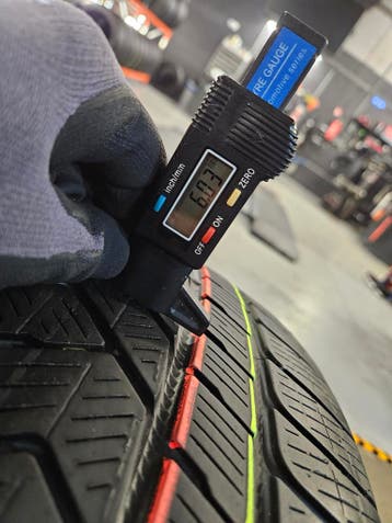 305/35/21 109V NO PIRELLI WINTERBANDEN 6MM PROFIEL 2X DEMO, Ophalen, Gebruikt, 305 mm, Band(en)