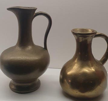 Kan (2) - Messing, Brons - Oliera en karaf van brons, Antiek en Kunst, Curiosa en Brocante