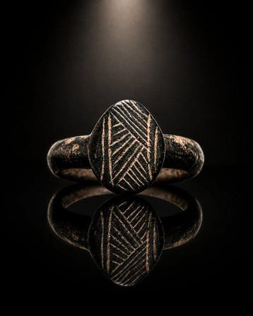 Middeleeuws Brons Apotropaïsche bronzen zegelring met